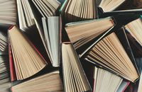 Практика спалювання російськомовних книжок шириться Західною Україною