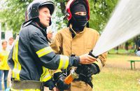 Прикарпатські поліціянти та рятувальники бавили донецьких 