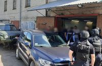 Торгували автомобілями, ввезеними для ЗСУ: викрили ще одну групу «благодійників»