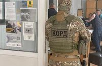 На Закарпатті митник брав хабарі за ввезення євроблях
