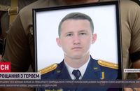 Винищувачі та штурмовики піднялися у небо на Прикарпатті: прощалися з летуном з Галичини