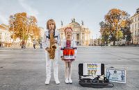 Дівчинку Марію, яка у Львові збирає кошти для ЗСУ, визнали наймолодшою волонтеркою України