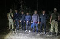 За добу ще 11 чоловіків намагалися вирватися з кріпацтва — їх злапали мукачівські прикордонники