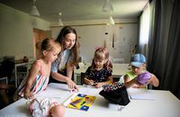 Біженці в Польщі: молоді жінки з дітьми шкільного віку. Скільки їх?