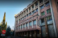 У Франківську продають з молотка одну з кращих будівель початку 90-х