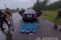 На волинському блокпосту затримали автівку Toyota із мішками бурштину