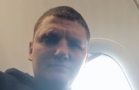 Десантник з Калуша, який втратив дві ноги, полетів на протезування до США