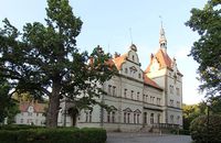 Західна Україна за минулий тиждень: «Наїзд» на спонсора партії Порошенка у Львові і справжній палац для переселенців у Закарпатті