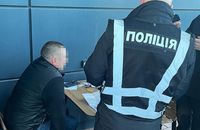 На Львівщині викрили керівника благодійного фонду, який переправляв ухилянтів за кордон