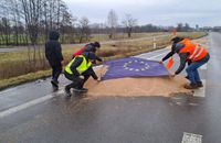 Польські фермери висипали українське зерно, Садовий назвав їх проросійськими провокаторами