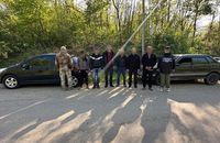 На Закарпатті затримали чотирьох ухилянтів з переправниками, які їхали до кордону на таксі
