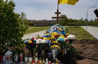 Загиблих воїнів почали ховати у братських могилах