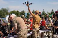 У Чернівцях вчили дітей вбивати за допомогою дронів