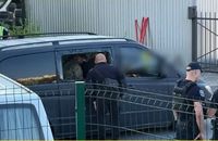 У Луцьку потовкли бус людоловів після "полювання" на чоловіка