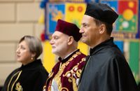 До Львова прибув чоловік Енн Еплбаум