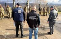 Західна Україна за минулий тиждень: Політики – навідники ворожих ракет, та військові – переправники ухилянтів