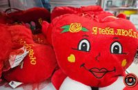 Західна Україна за минулий тиждень: Посольство Британії у Львові та скандал через «російські валентинки» в Коломиї