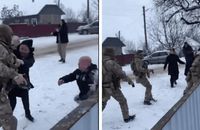 «Поліцаїв – на вила!» На Буковині спецназ зі стріляниною влаштував облаву на дезертира