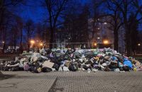 Івано-Франківськ потопає у смітті через мобілізацію