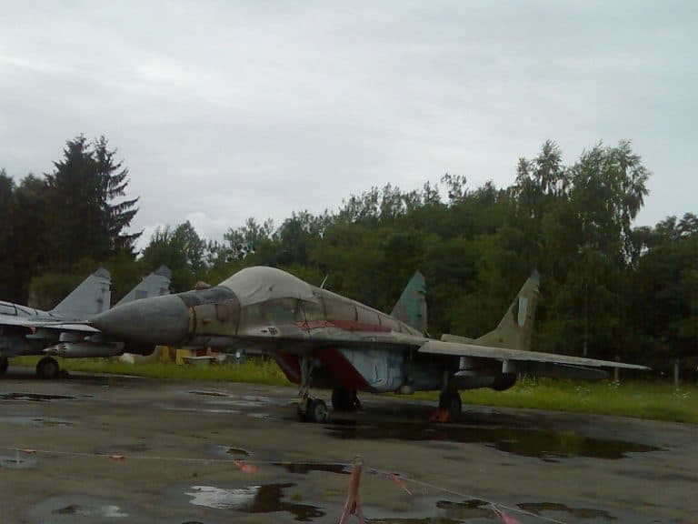 МіГ-29 Повітряних сил України з бортовим номером 01 на території ЛДАРЗ
